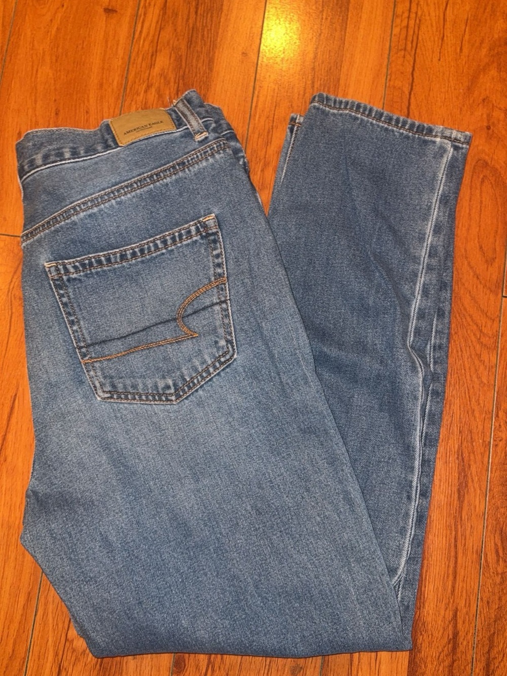 American Eagle women’s  Blue Denim straight stretchy jeans size 8